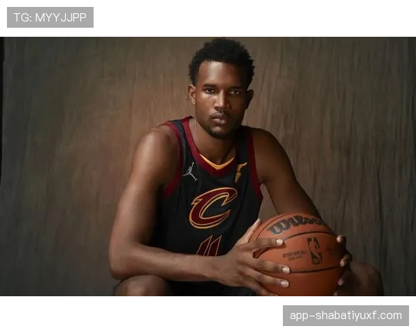 埃文·莫布里篮下单打提升效率显著 优于同期内线表现