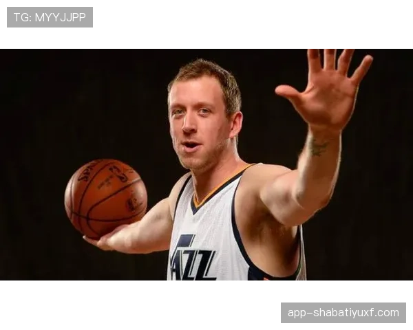 卡斯尔无球跑动效率提升，成魔术外线防守尖兵