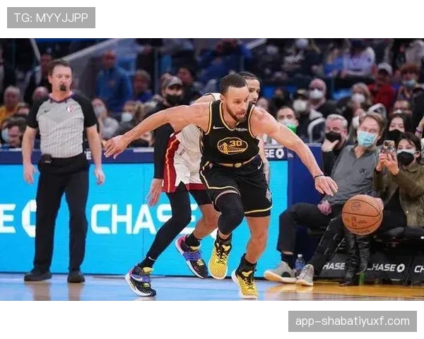 对比上季格林更偏重挡拆组织拉开库里空间