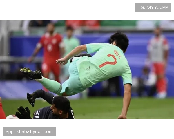 手臂自然位置 vs 扩大防守面积：手球判罚的关键界限