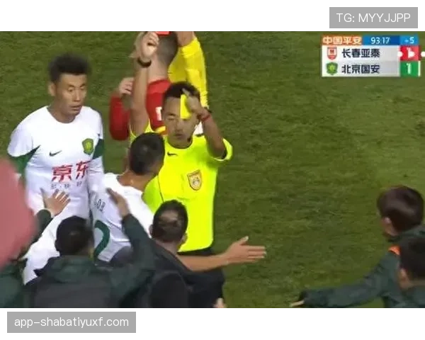 替补席红牌判罚规则拆解：裁判如何界定场外行为责任